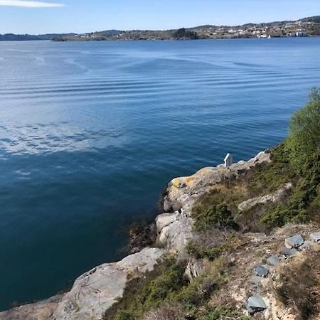 Koselig Nyoppusset 3 Roms Leilighet Med Egen Parkeringsplass I Rolige Omgivelse Naer Sjoen, 2 Mil Nord For Bergen Sentrum. Exterior foto